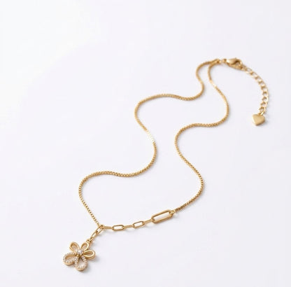 Flower necklace - Opalea Jewelry