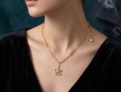 Flower necklace - Opalea Jewelry