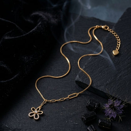Flower necklace - Opalea Jewelry